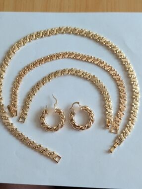 Elegant Gold-Tone Necklace And Bracelet Set Added Ankle And Hoop Earrings